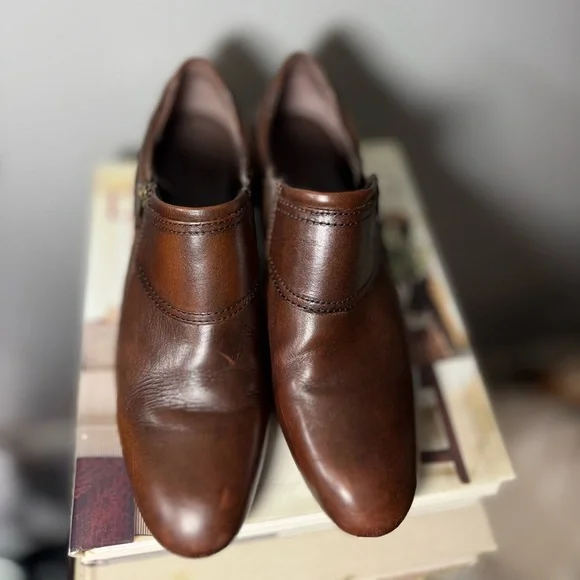 Born Brown Size 8 Leather Ankle Boots - Picture 3 of 14